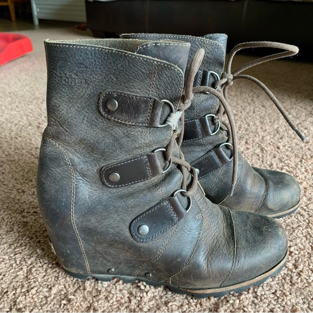 Sorel Joan of Arctic Wedge Leather Boots Size 8